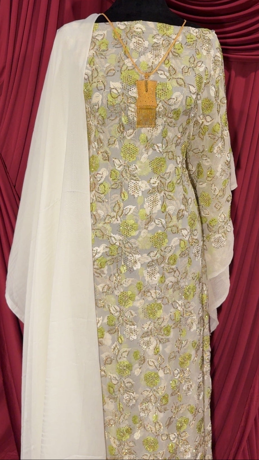 Complete Pale Green Floral Lace Set